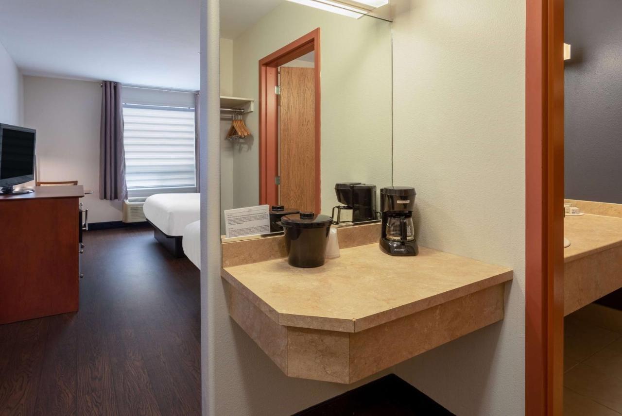 Super 8 By Wyndham Hotel Trois-Rivières