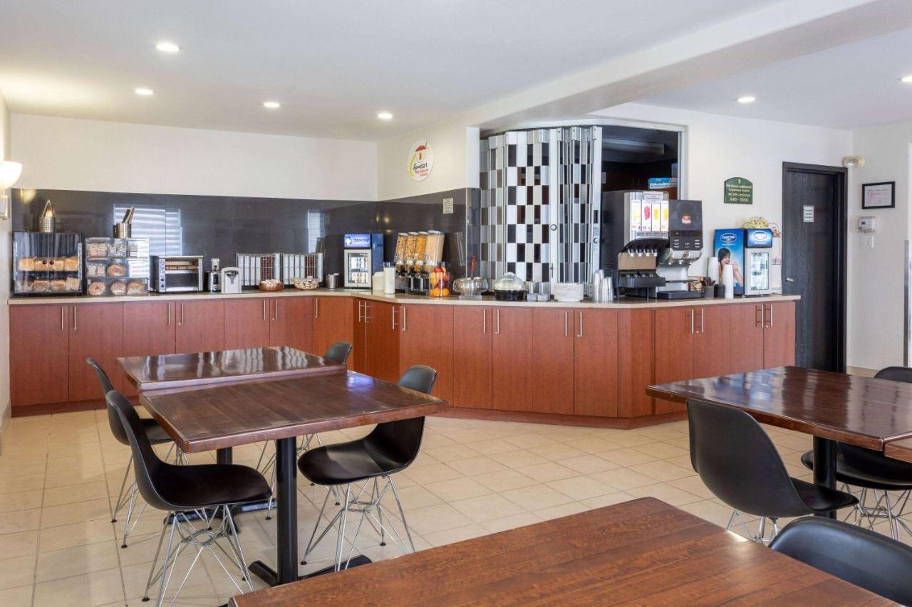 Super 8 By Wyndham Hotel