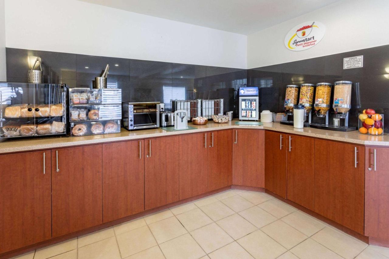 Super 8 By Wyndham Hotel