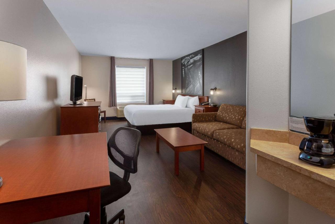 Hotel Super 8 By Wyndham 3*